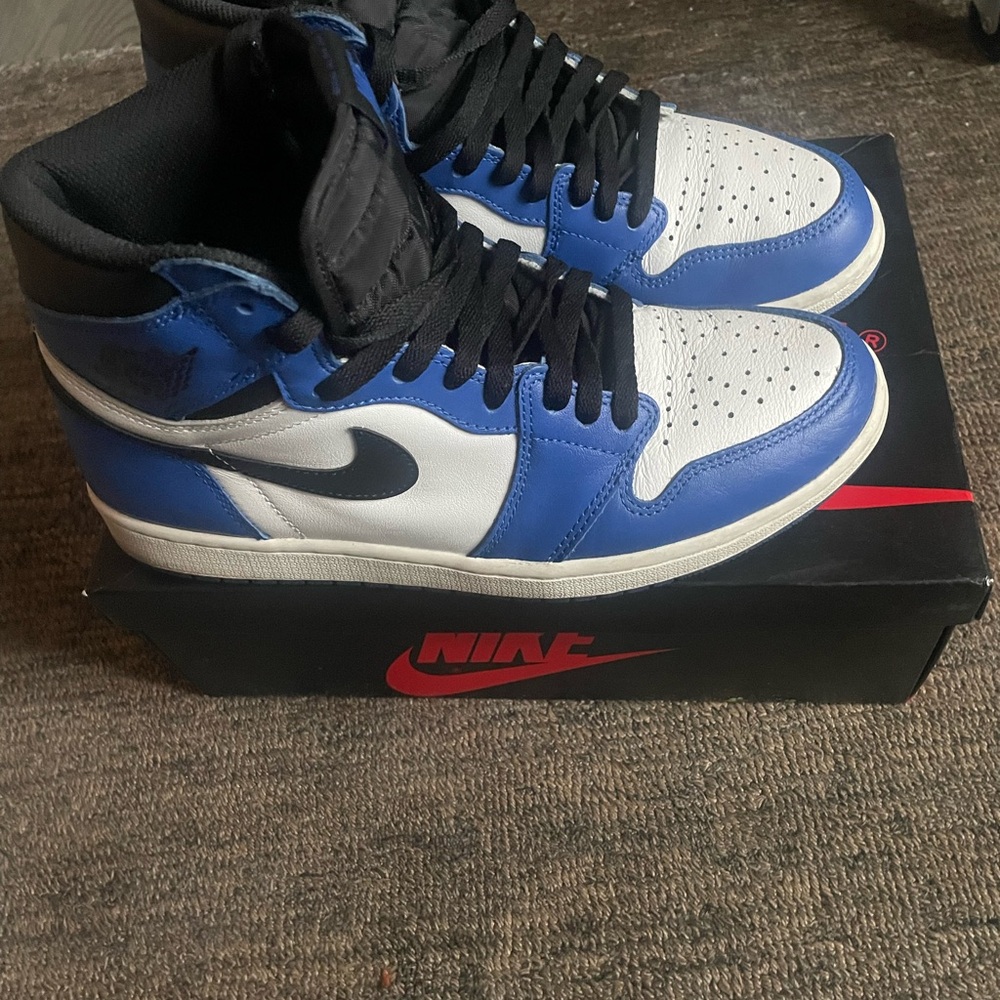 Nike Air Jordan 1 Blue and White OG High-Top Sneakers